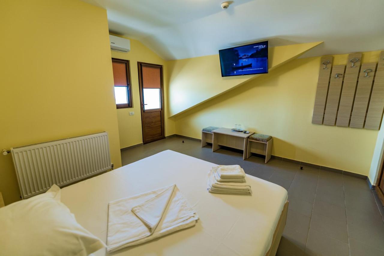 Hotel Micul Golf Două Mai Zewnętrze zdjęcie