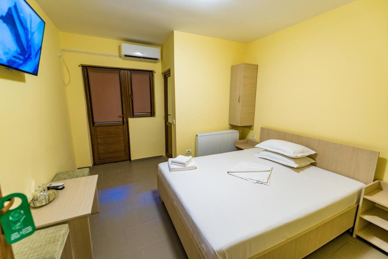 Hotel Micul Golf Două Mai Zewnętrze zdjęcie